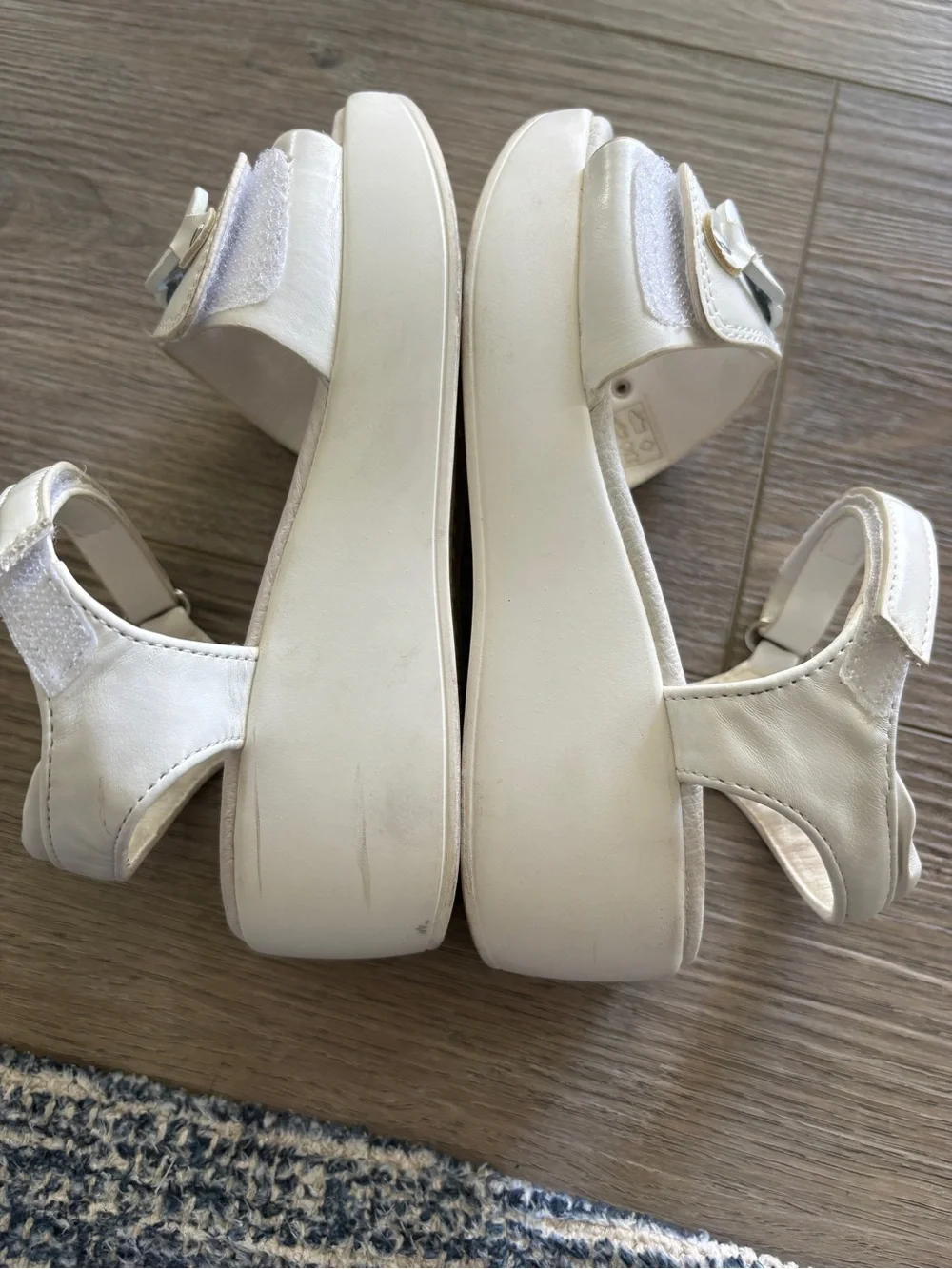 LELLI KELLY white iris platform rhinestone Velcro sandals size 32 euro / 1